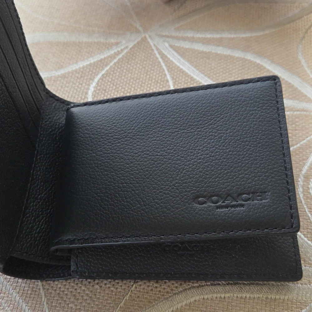 Coach 3-In-1 Black Bi-fold Men's Wallet!